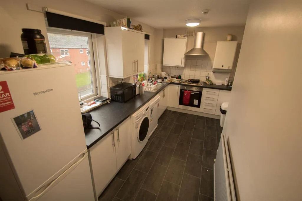 1 bedroom house share for rent