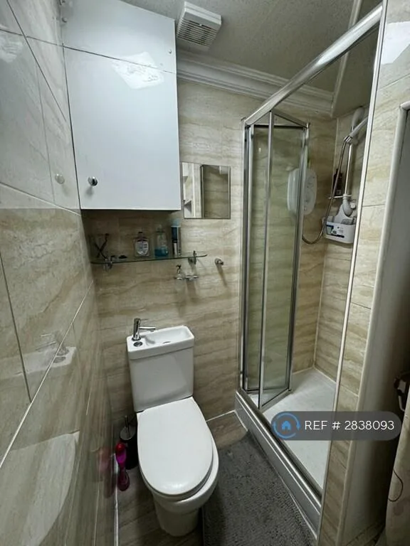 1 bedroom house share for rent