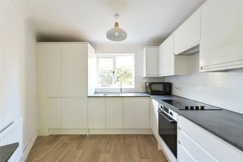 3 bedroom end of terrace house for rent