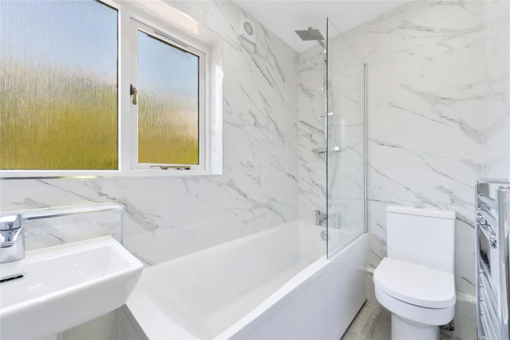 3 bedroom end of terrace house for rent