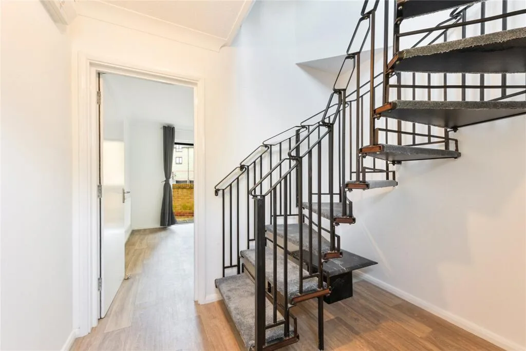 3 bedroom end of terrace house for rent