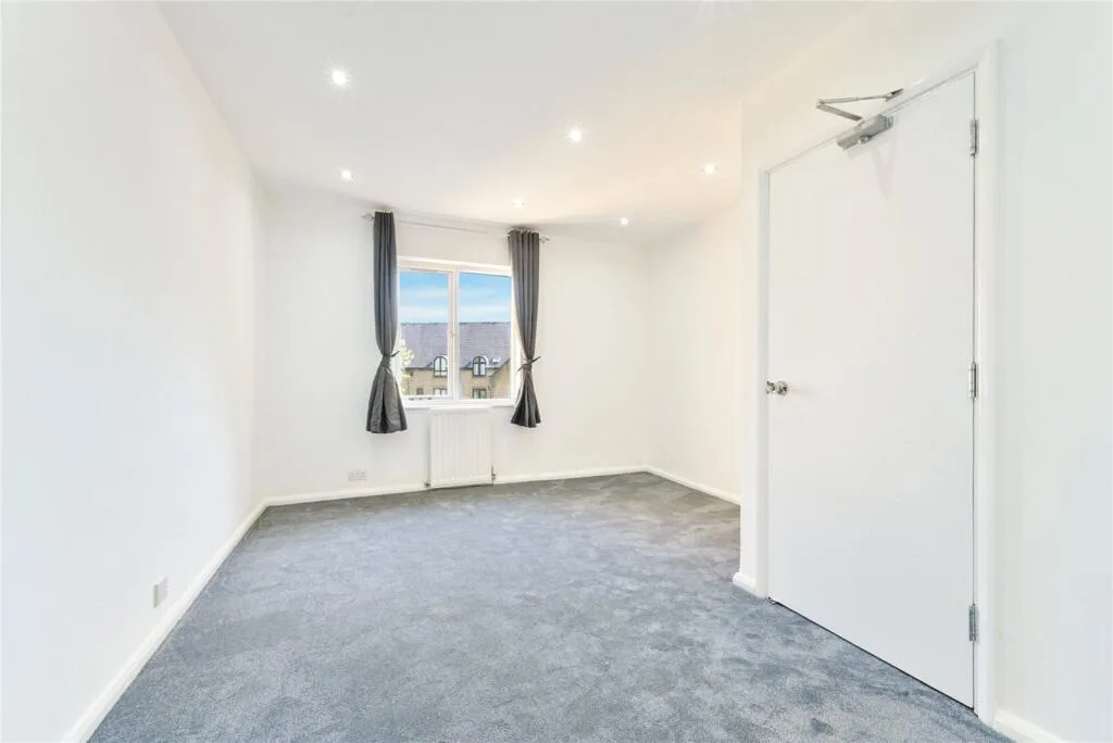 3 bedroom end of terrace house for rent