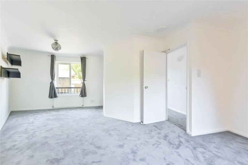 3 bedroom end of terrace house for rent