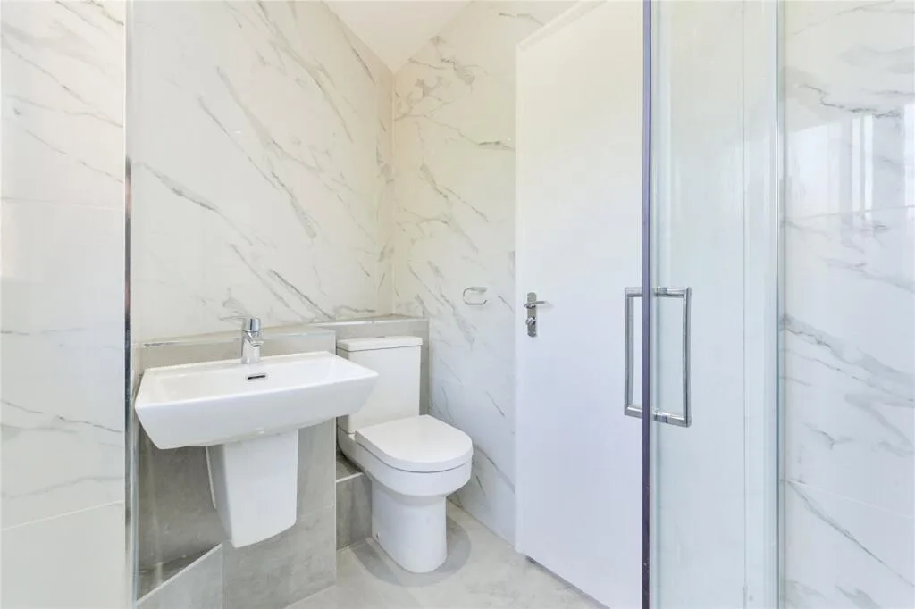 3 bedroom end of terrace house for rent
