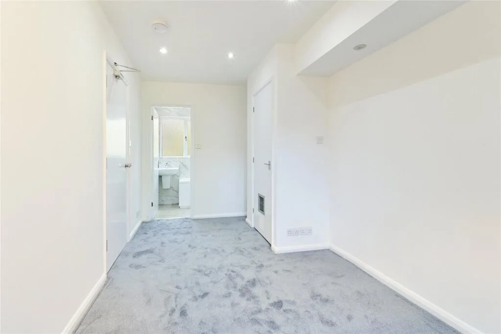 3 bedroom end of terrace house for rent