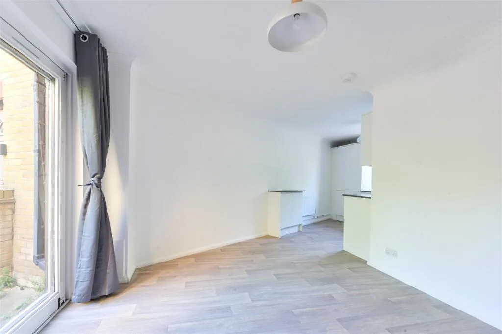 3 bedroom end of terrace house for rent