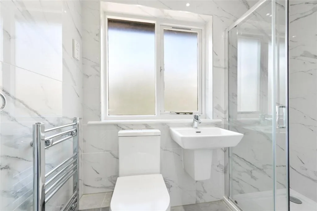 3 bedroom end of terrace house for rent