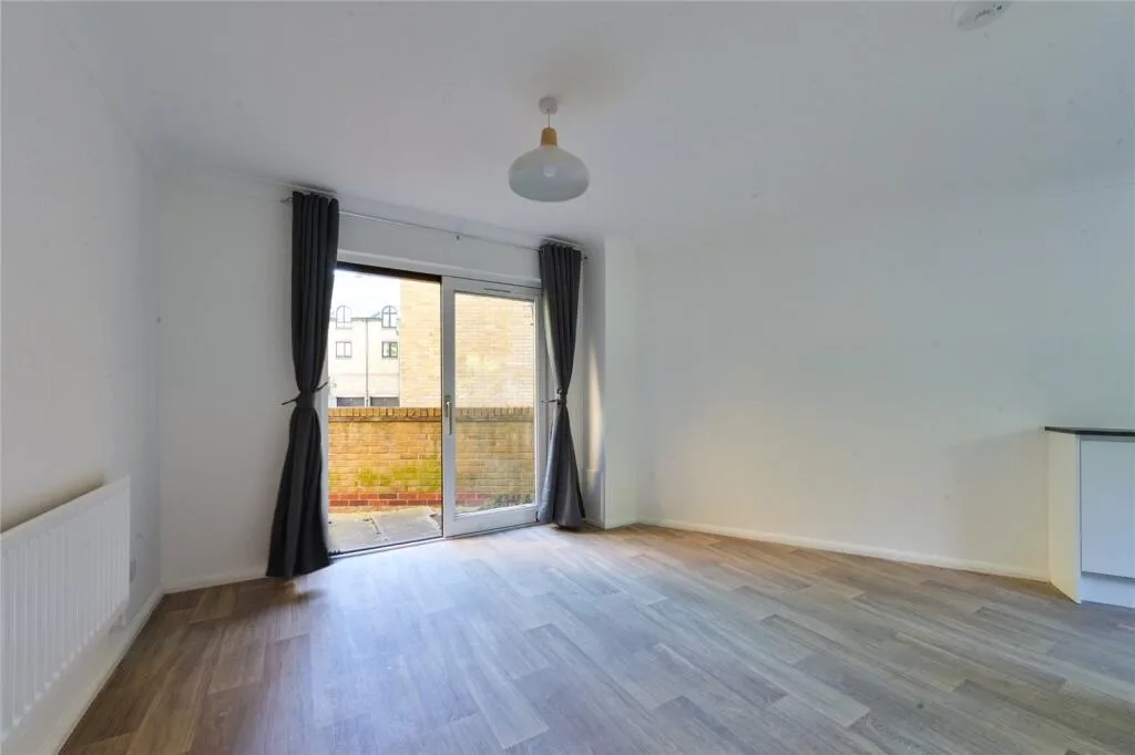 3 bedroom end of terrace house for rent