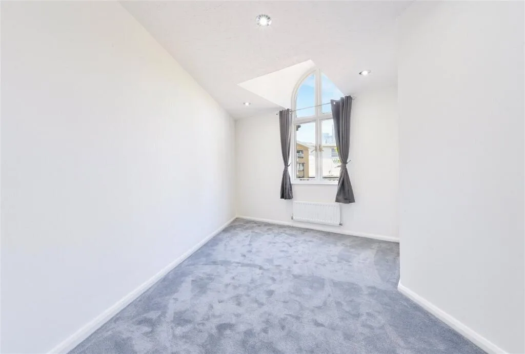 3 bedroom end of terrace house for rent