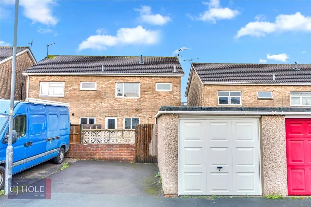 3 bedroom semi-detached house for rent