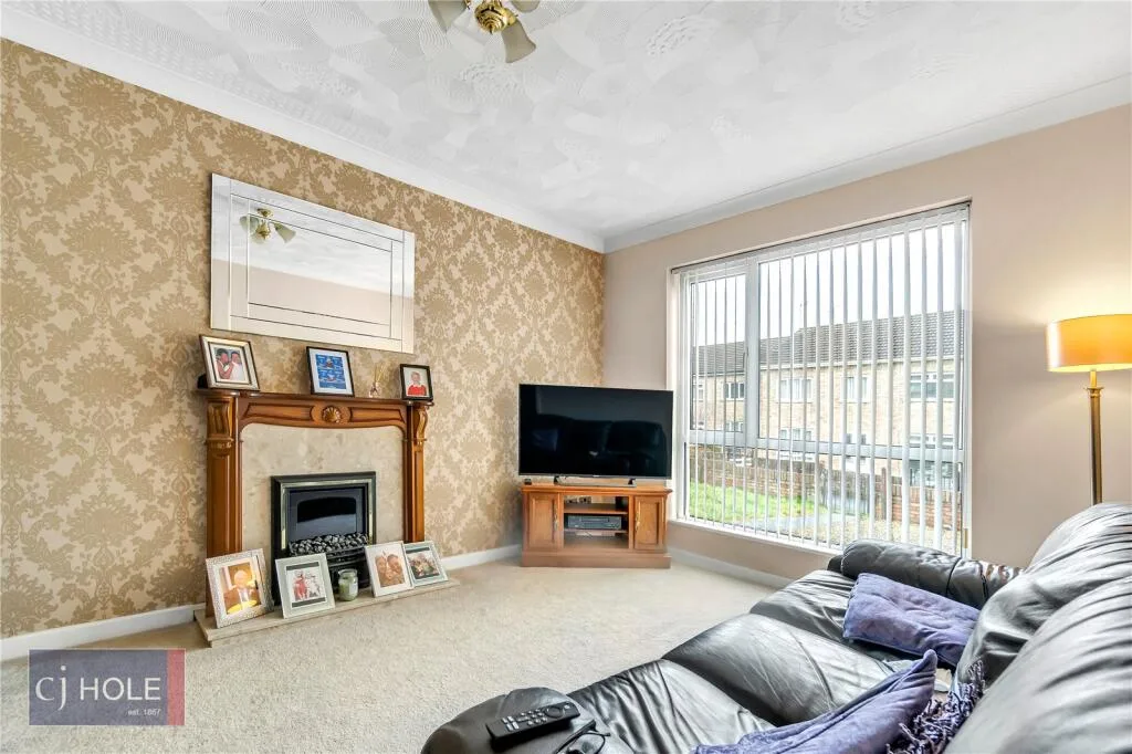 3 bedroom semi-detached house for rent