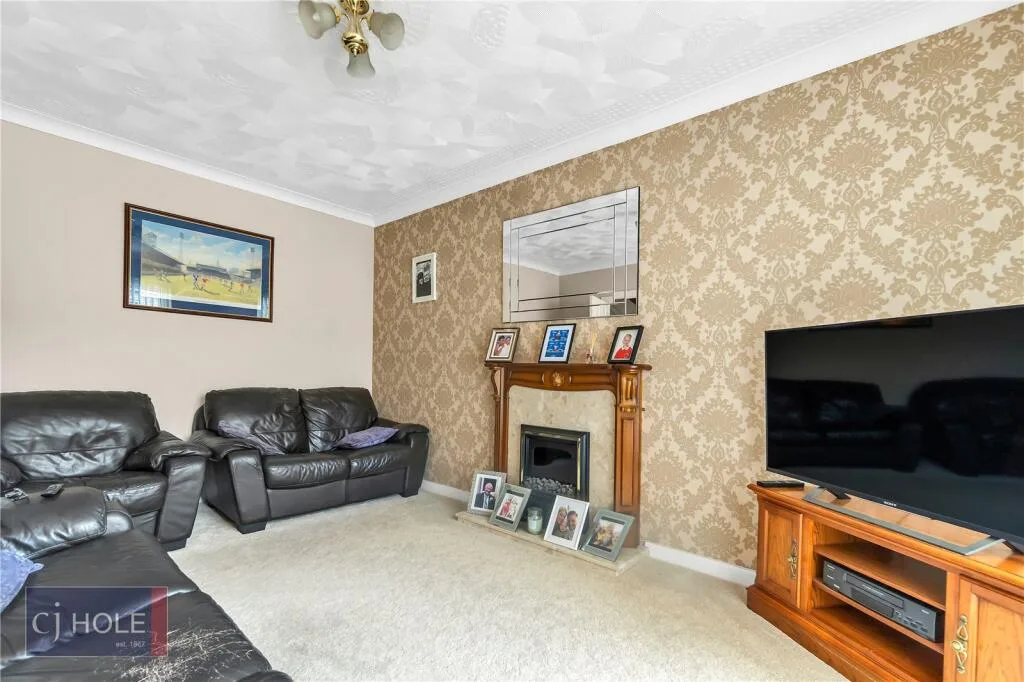 3 bedroom semi-detached house for rent