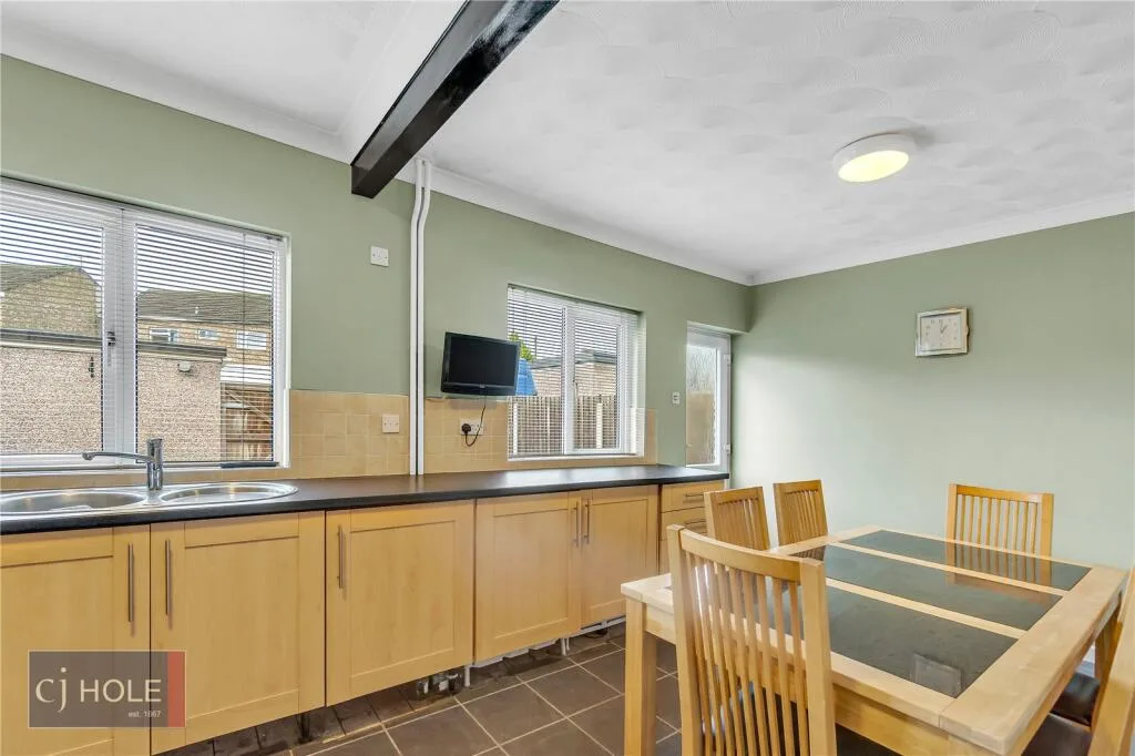 3 bedroom semi-detached house for rent