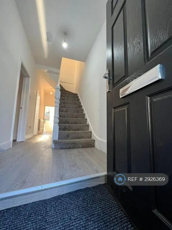 5 bedroom terraced house for rent