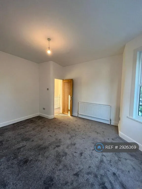 5 bedroom terraced house for rent