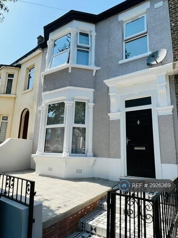 5 bedroom terraced house for rent