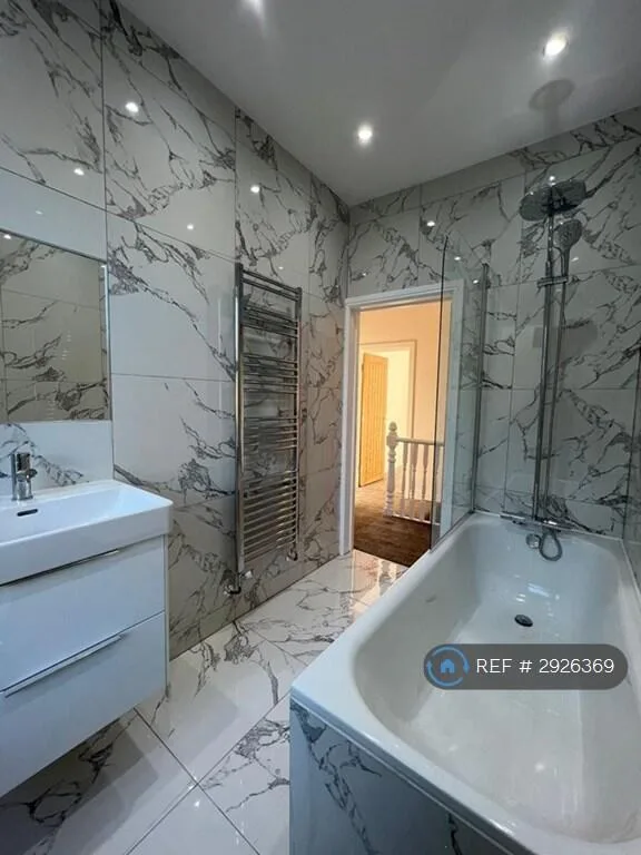 5 bedroom terraced house for rent