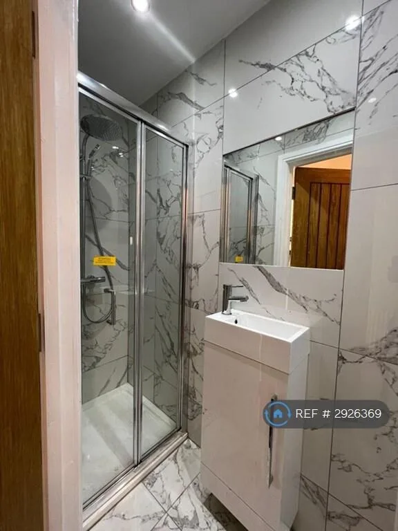 5 bedroom terraced house for rent