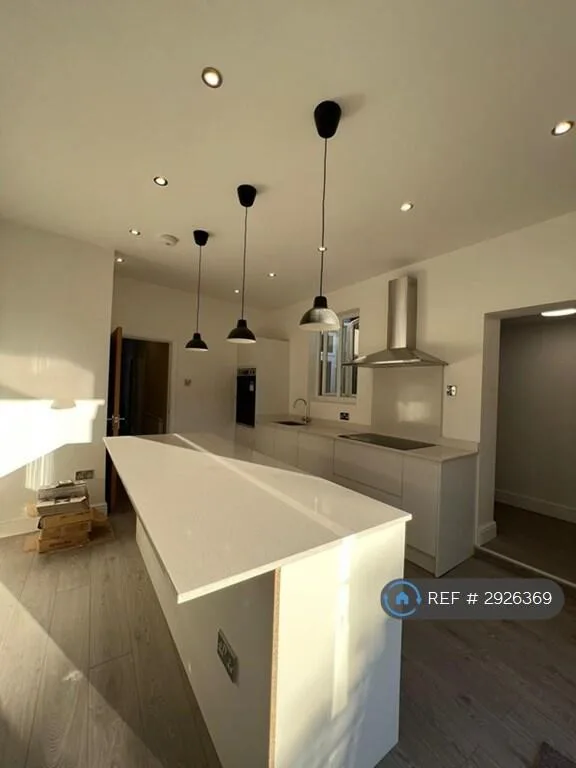 5 bedroom terraced house for rent