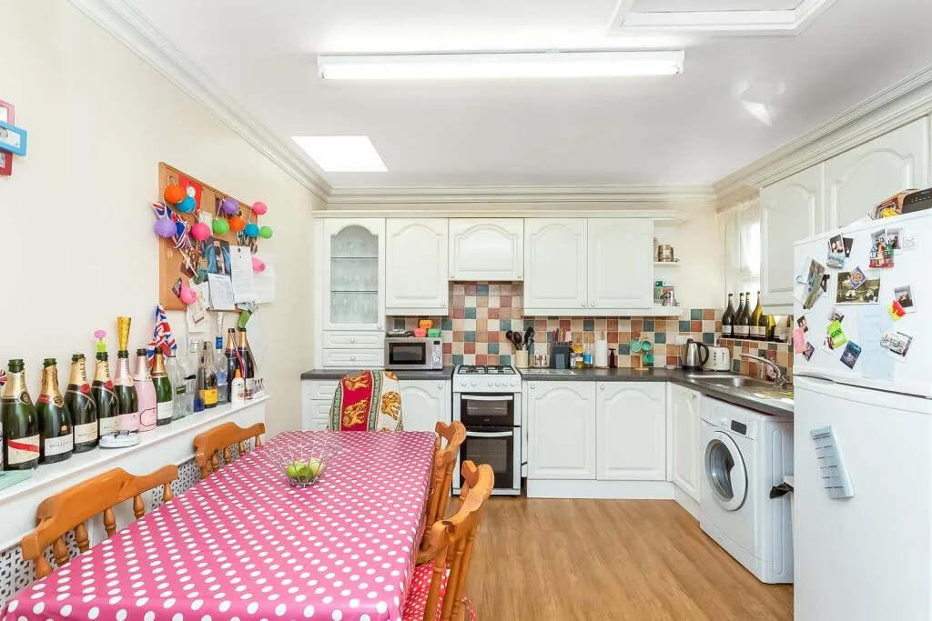 4 bedroom flat for rent