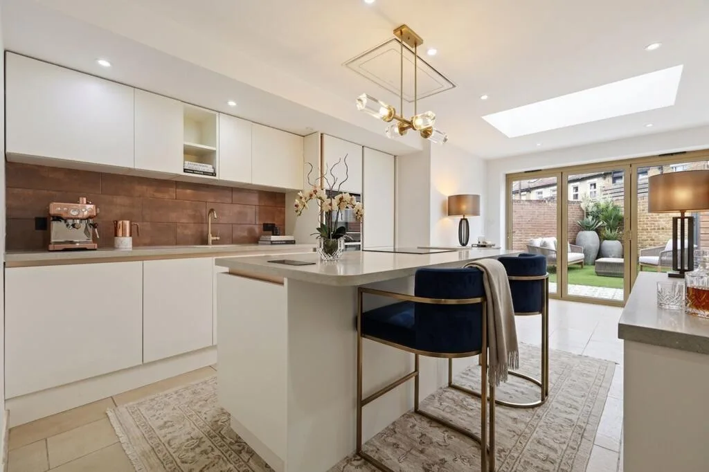 5 bedroom terraced house for rent