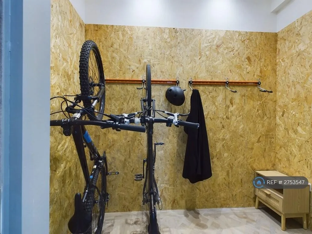 1 bedroom house share for rent