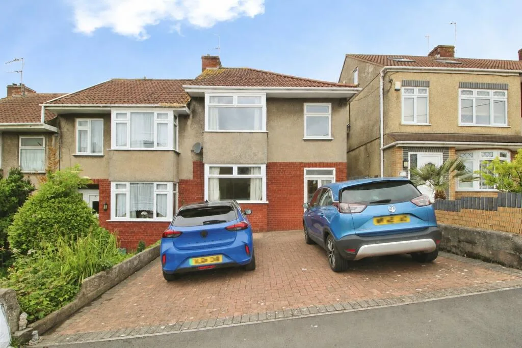 3 bedroom semi-detached house for rent