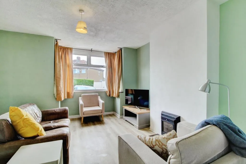 3 bedroom semi-detached house for rent