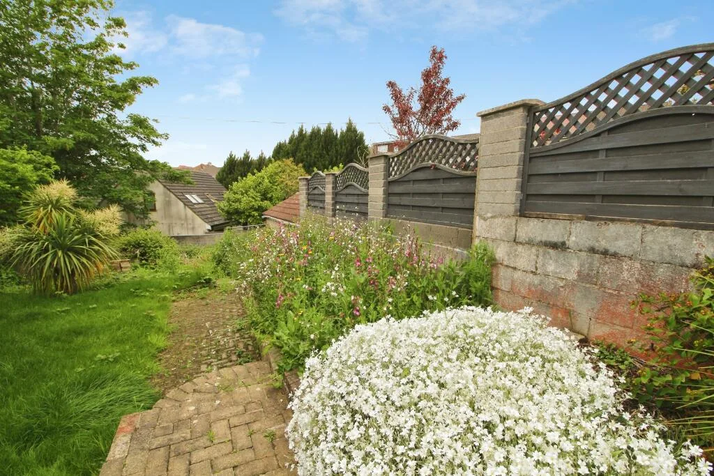 3 bedroom semi-detached house for rent