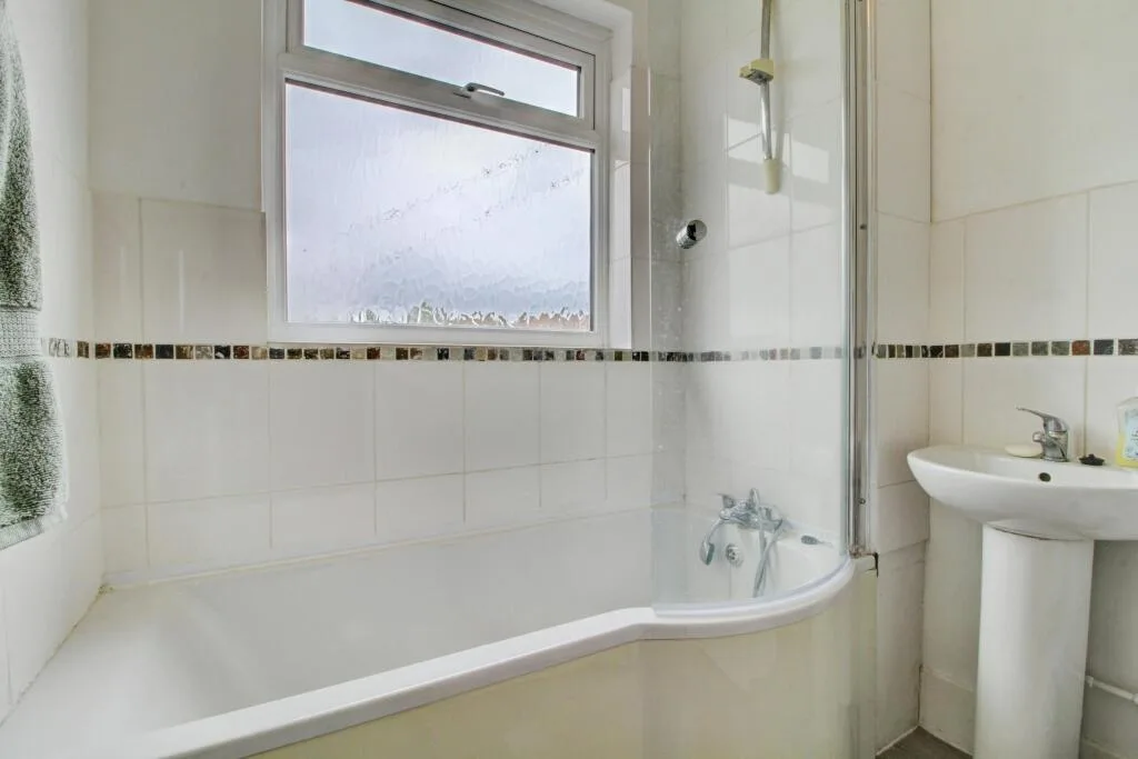 3 bedroom semi-detached house for rent