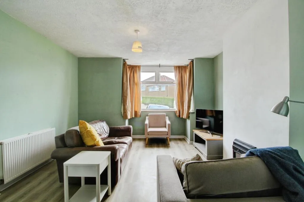 3 bedroom semi-detached house for rent