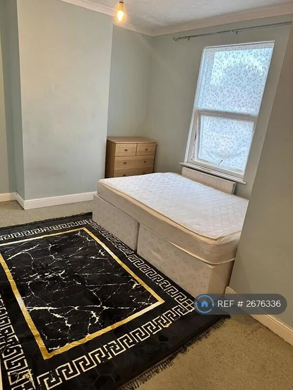 1 bedroom house share for rent