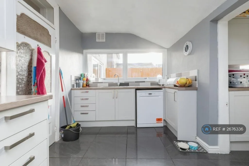 1 bedroom house share for rent