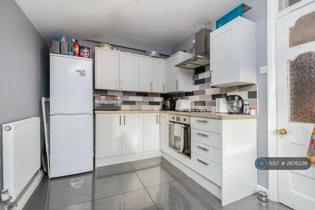 1 bedroom house share for rent