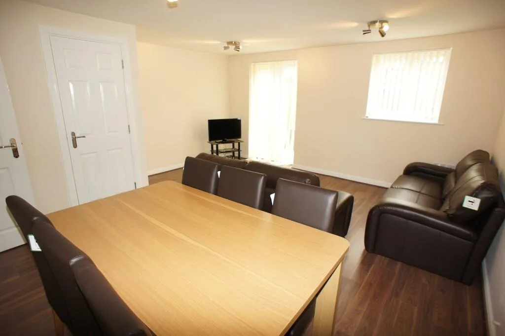 1 bedroom house share for rent