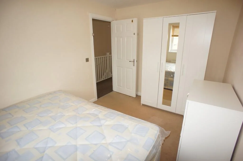 1 bedroom house share for rent