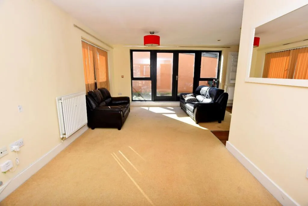 3 bedroom semi-detached house for rent
