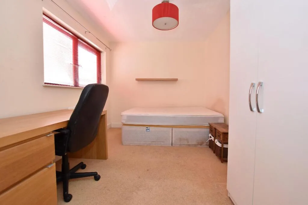 3 bedroom semi-detached house for rent