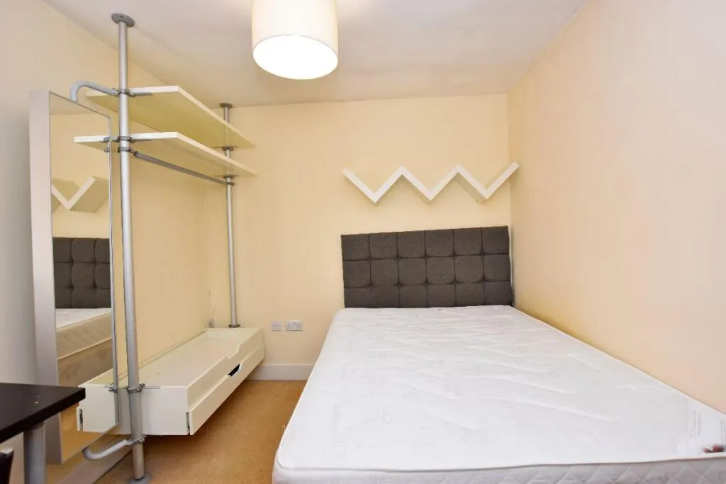 3 bedroom semi-detached house for rent