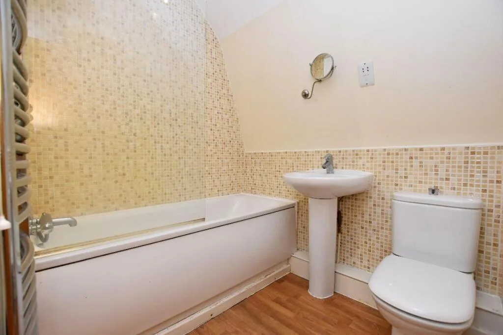 3 bedroom semi-detached house for rent