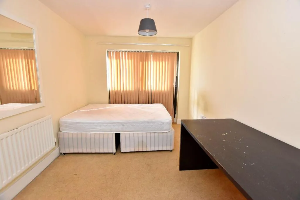 3 bedroom semi-detached house for rent