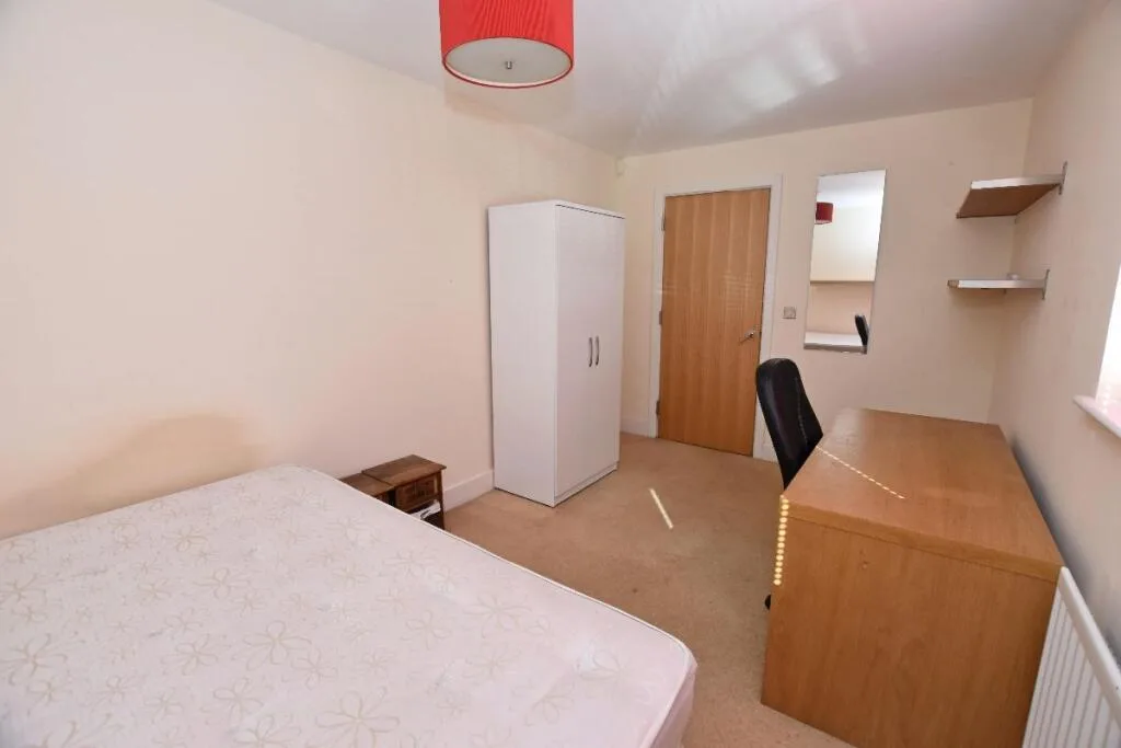 3 bedroom semi-detached house for rent
