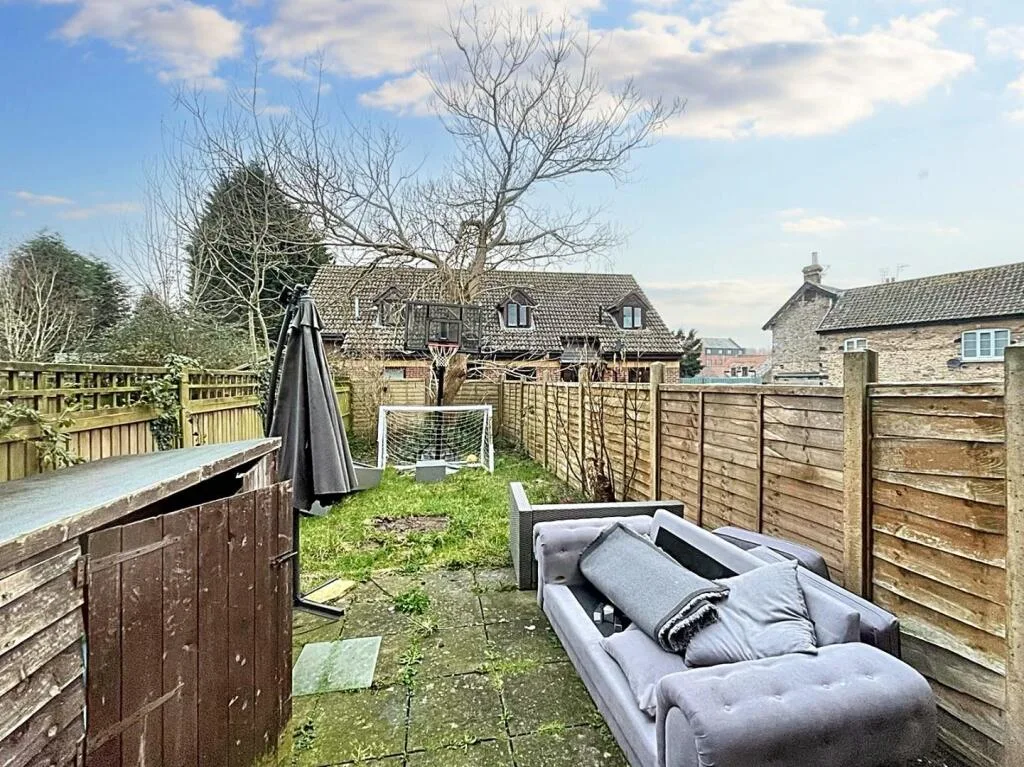 2 bedroom semi-detached house for rent