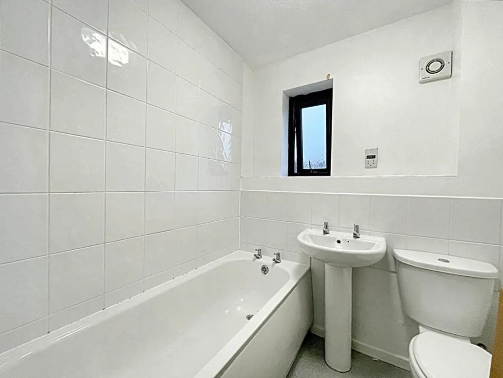 2 bedroom semi-detached house for rent
