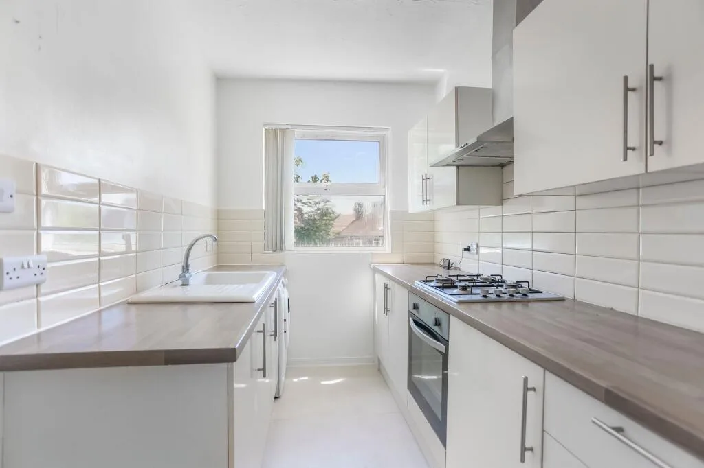 4 bedroom maisonette for rent