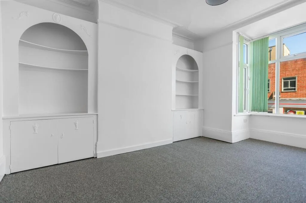 4 bedroom maisonette for rent