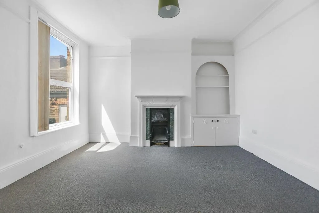 4 bedroom maisonette for rent