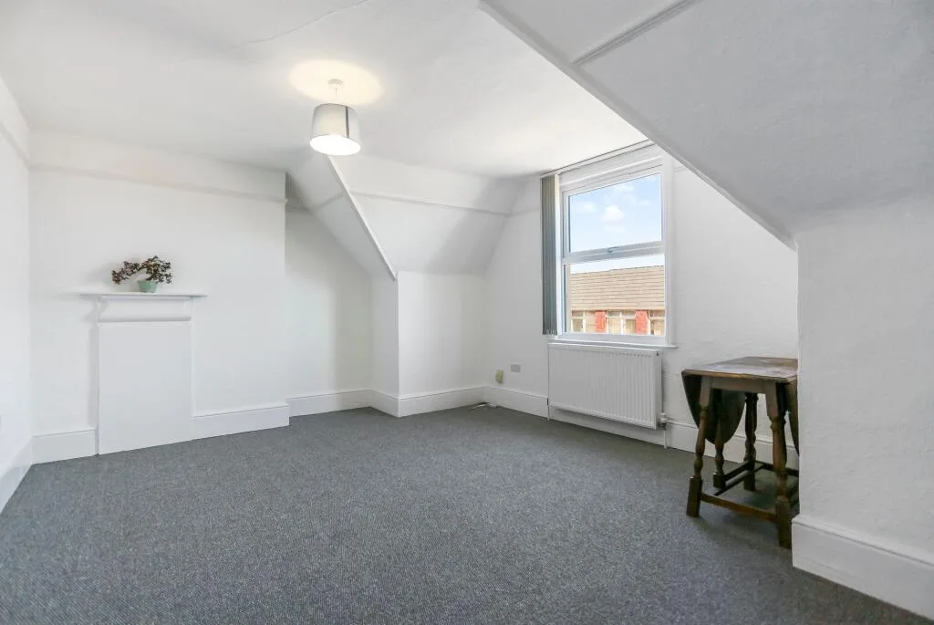 4 bedroom maisonette for rent