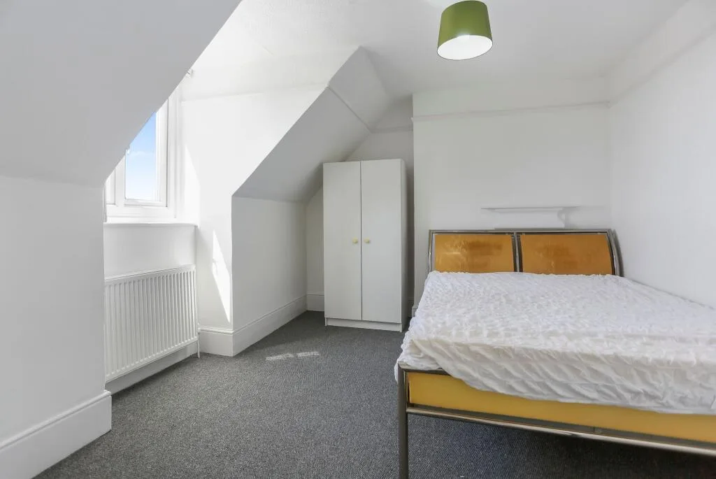 4 bedroom maisonette for rent