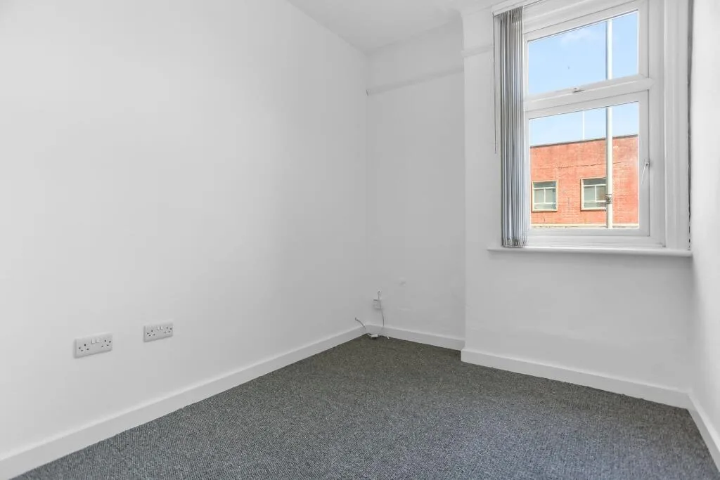 4 bedroom maisonette for rent